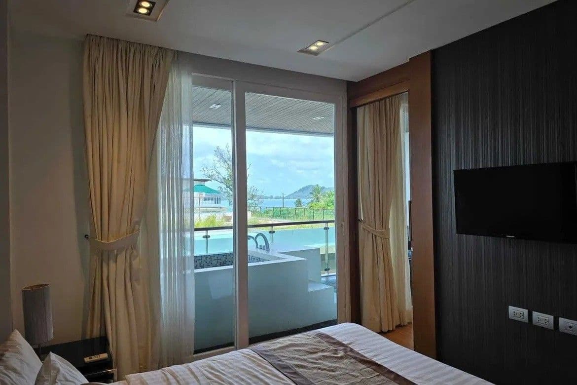1 Bedroom Condo Seaview for sale