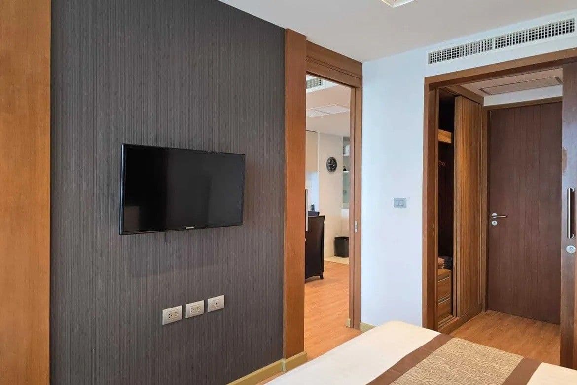 1 Bedroom Condo Seaview for sale