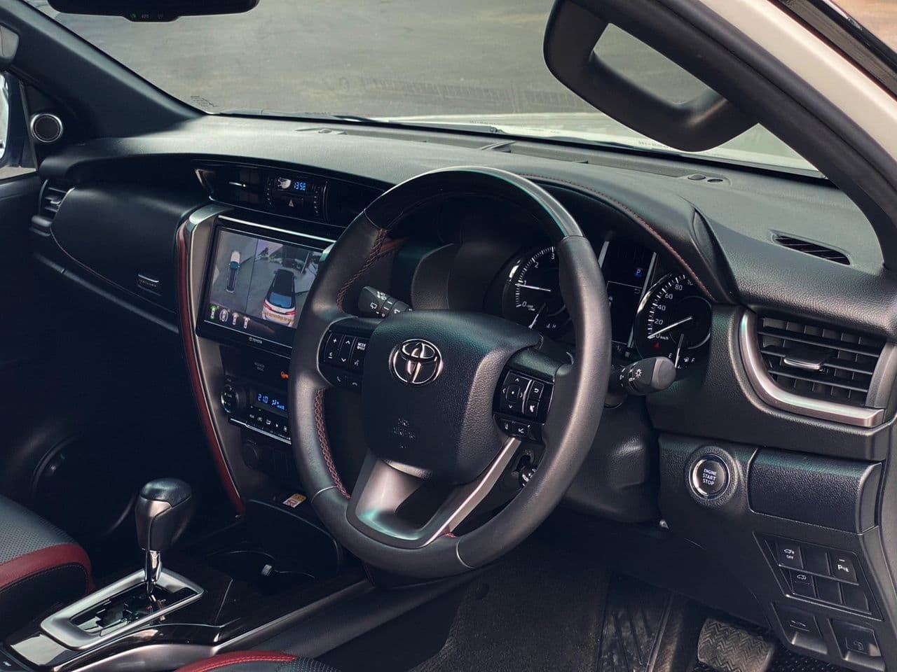 Toyota Fortuner 2.4V Legender, 28,000km