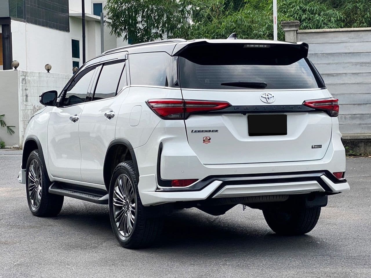 Toyota Fortuner 2.4V Legender, 28,000km