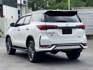 Toyota Fortuner 2.4V Legender, 28,000km - image blurred placeholder