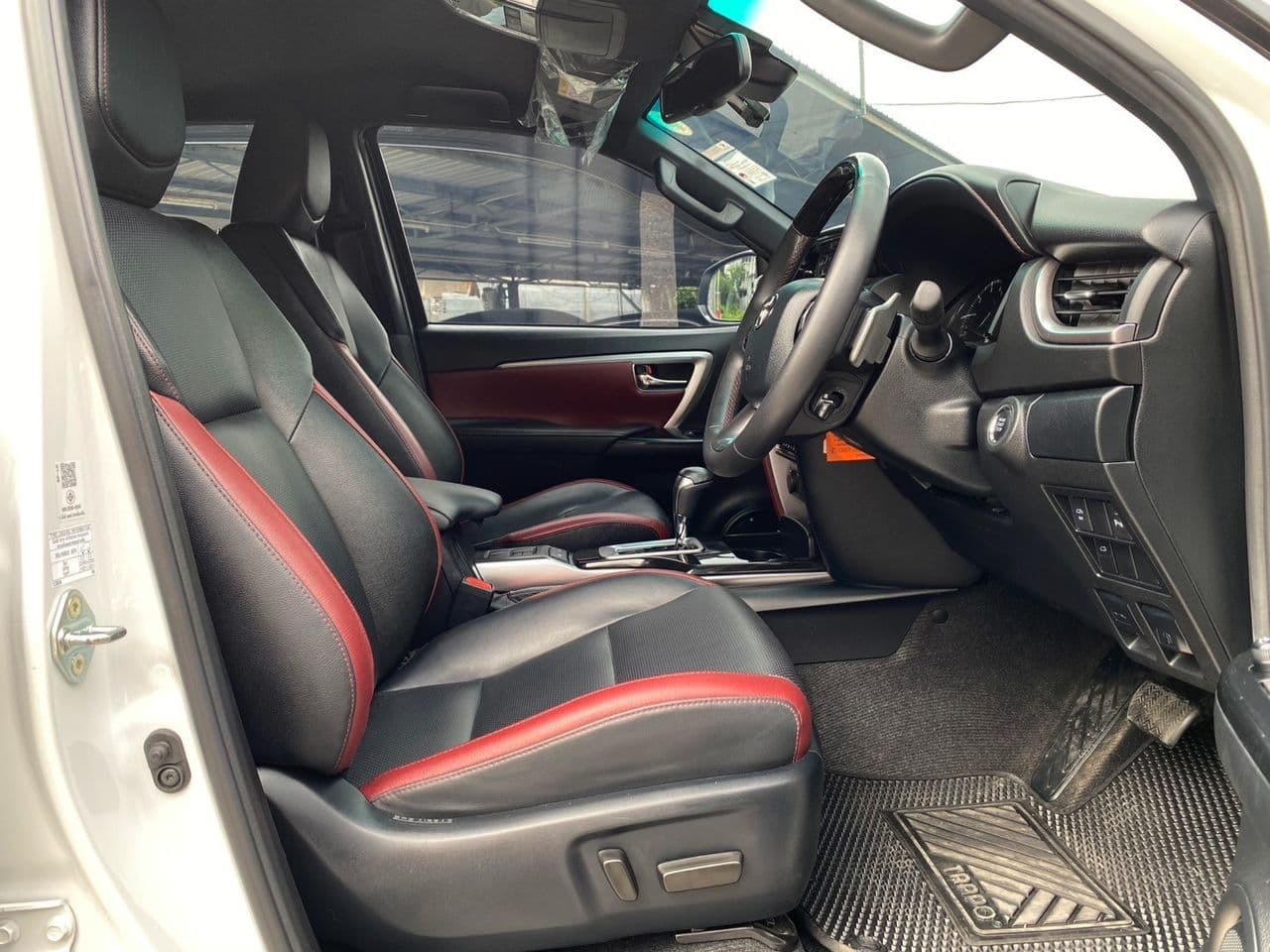 Toyota Fortuner 2.4V Legender, 28,000km