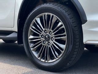 Toyota Fortuner 2.4V Legender, 28,000km - image blurred placeholder