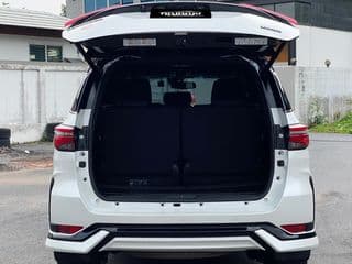 Toyota Fortuner 2.4V Legender, 28,000km - image blurred placeholder