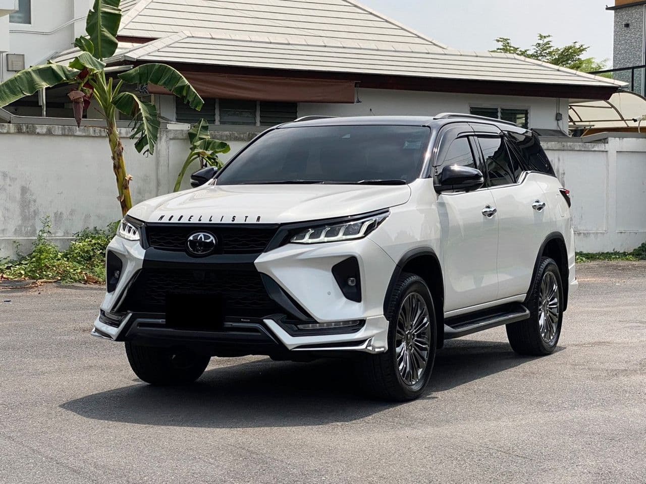 Toyota Fortuner 2.4V Legender, 28,000km