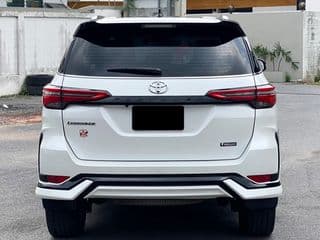 Toyota Fortuner 2.4V Legender, 28,000km - image blurred placeholder