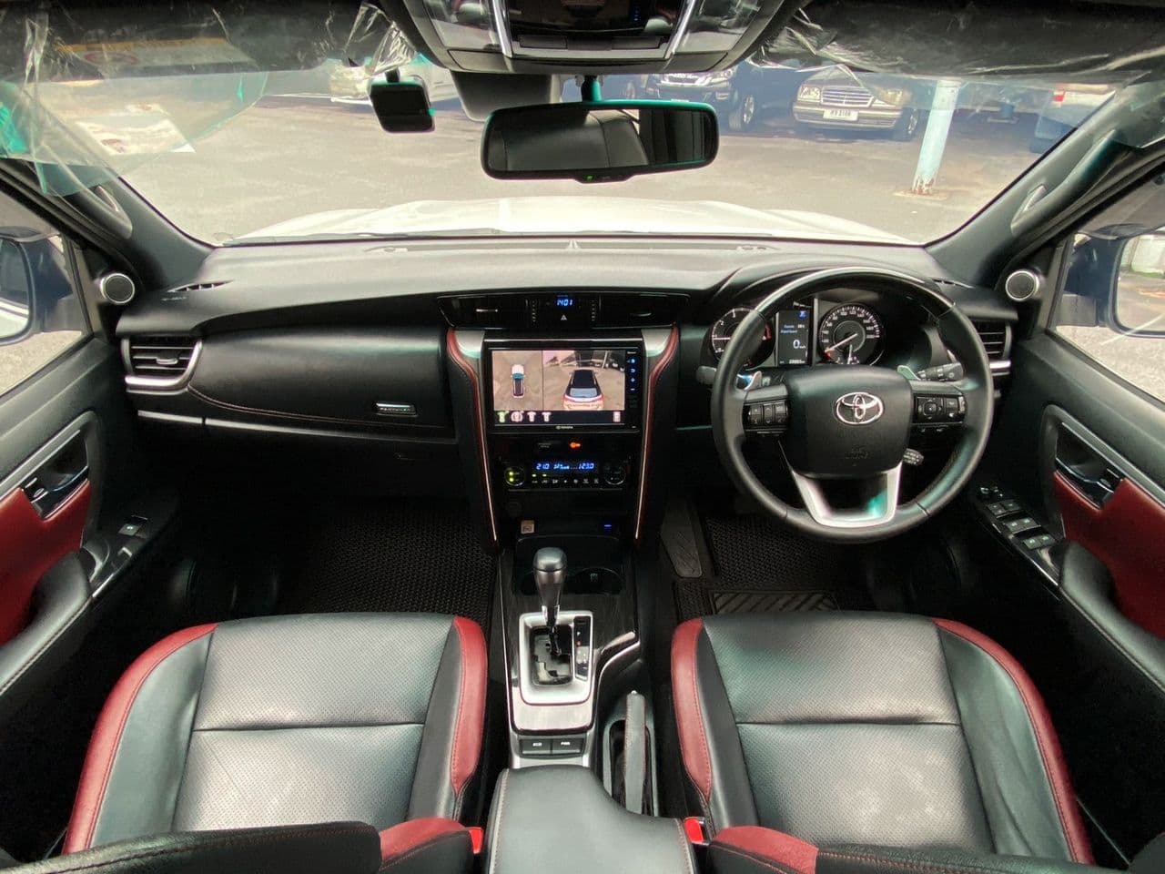 Toyota Fortuner 2.4V Legender, 28,000km