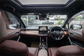 Toyota Corolla Cross, 79,000km - image blurred placeholder