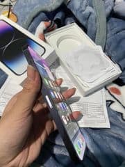 iPhone 14 Pro Max - image blurred placeholder