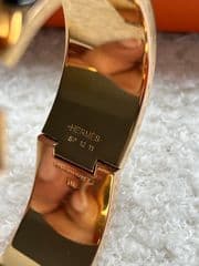 Hermes Clic Clac H PM Y21 สีดำ อะไหล่ Rosegold - image blurred placeholder