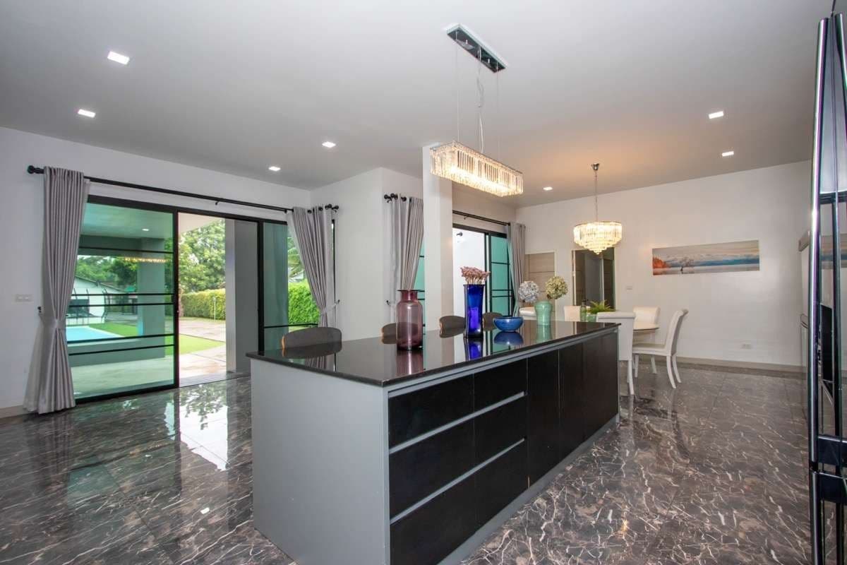 Modern 4 Bedroom Villa for Sale