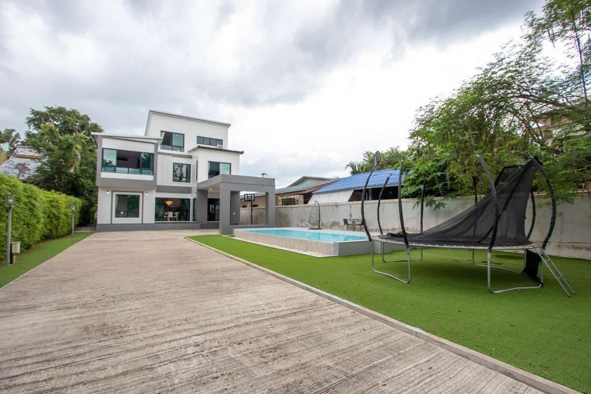 Modern 4 Bedroom Villa for Sale