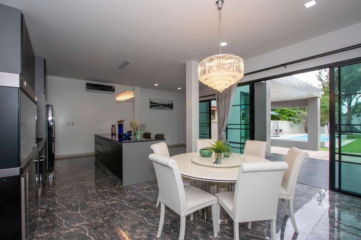 Modern 4 Bedroom Villa for Sale