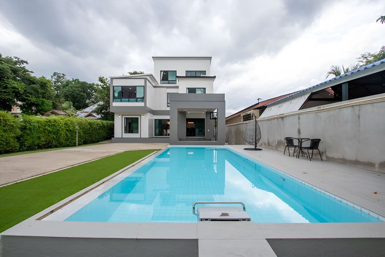 Modern 4 Bedroom Villa for Sale
