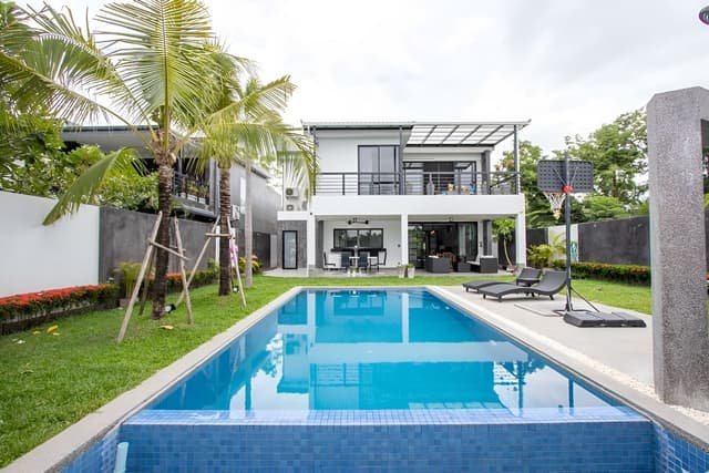 บ้าน 3 ห้องนอนที่โดดเด่นในลากูน่า