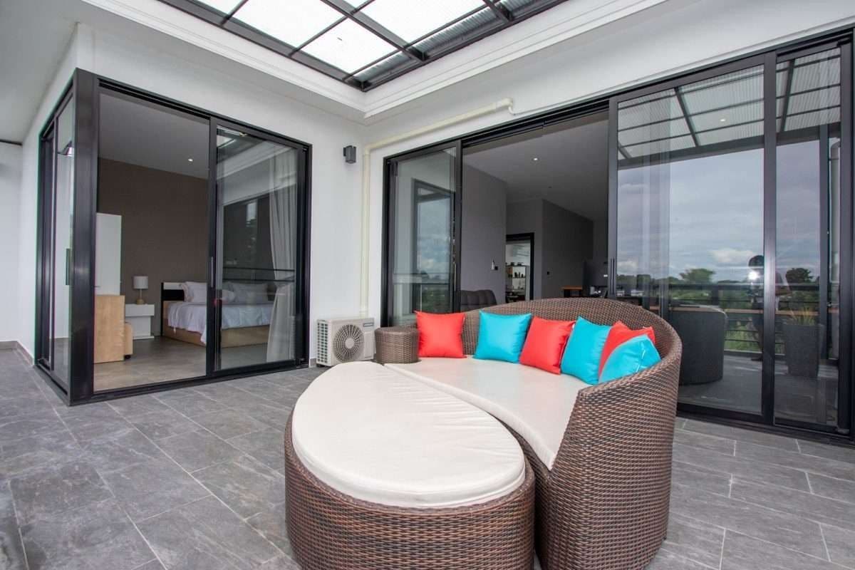 Striking 3-Bedroom House in Laguna