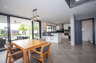 Striking 3-Bedroom House in Laguna - image blurred placeholder