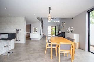 Striking 3-Bedroom House in Laguna - image blurred placeholder