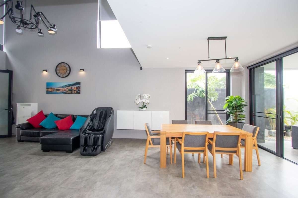 Striking 3-Bedroom House in Laguna