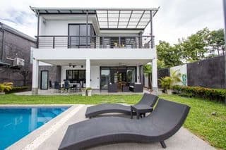 Striking 3-Bedroom House in Laguna - image blurred placeholder