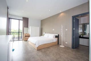 Striking 3-Bedroom House in Laguna - image blurred placeholder