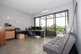 Striking 3-Bedroom House in Laguna - image blurred placeholder