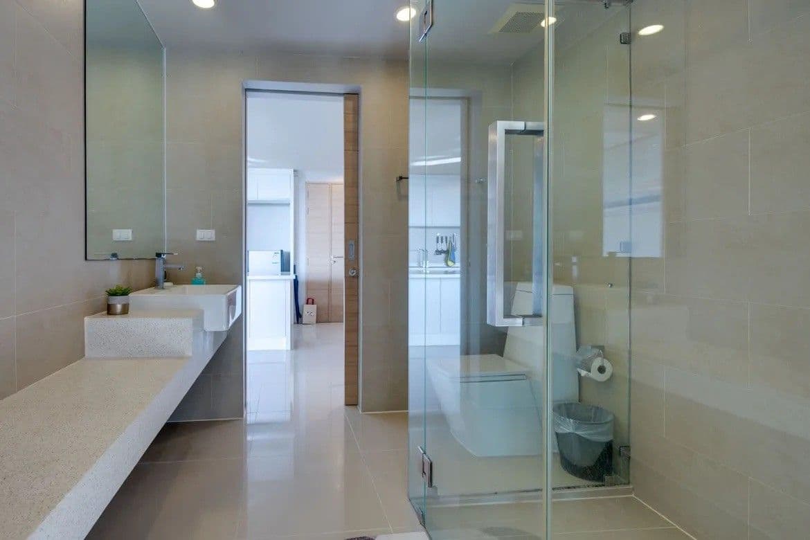 อพาร์ตเมนต์ 2 ห้องนอนพร้อมวิวทะเล