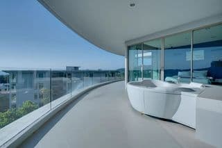 อพาร์ตเมนต์ 2 ห้องนอนพร้อมวิวทะเล - image blurred placeholder