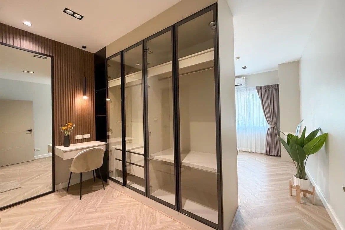 Condo for Sale in Green Place