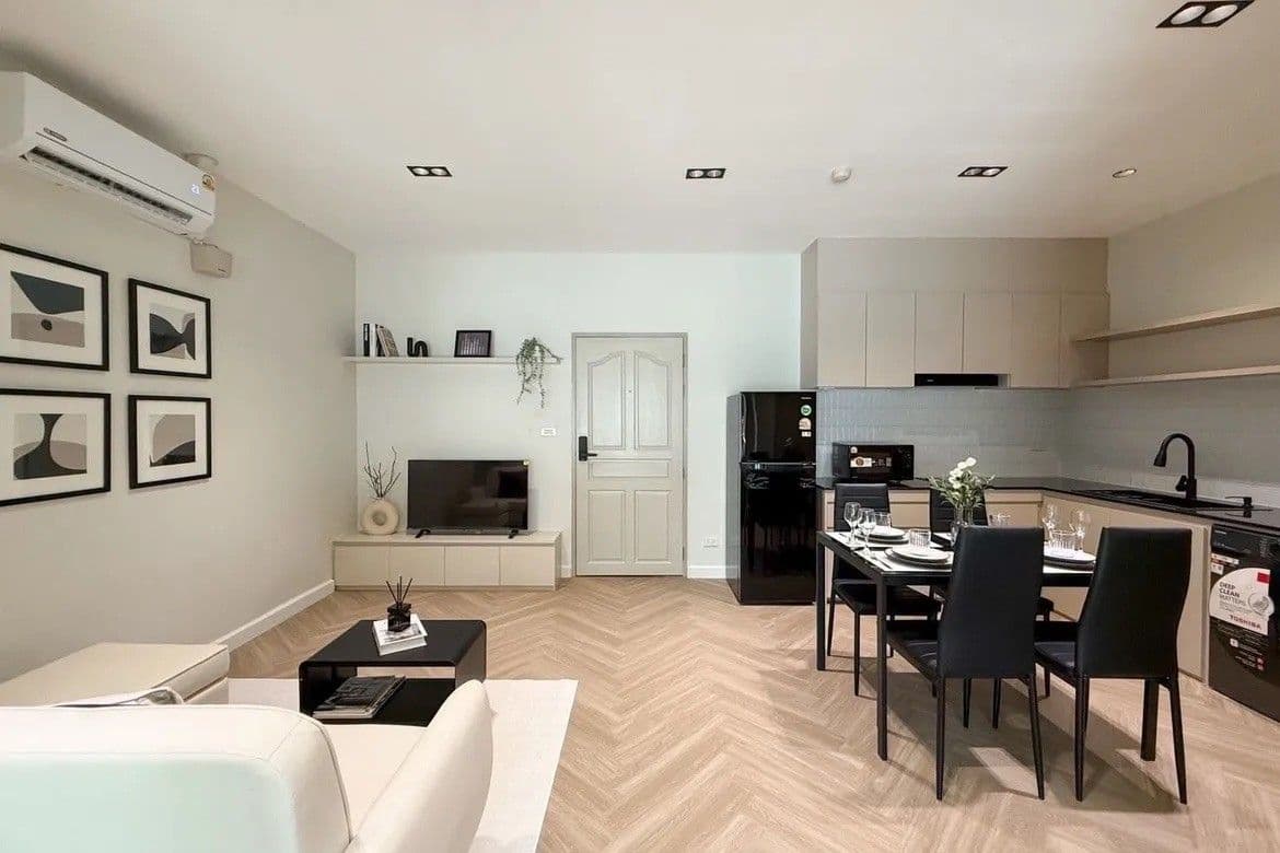 Condo for Sale in Green Place