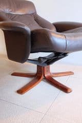 VINTAGE SCANDINAVIAN LEATHER RECLINER MID-CENTURY MODERN CHAIR - image blurred placeholder