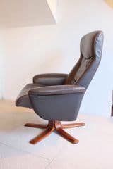 VINTAGE SCANDINAVIAN LEATHER RECLINER MID-CENTURY MODERN CHAIR - image blurred placeholder