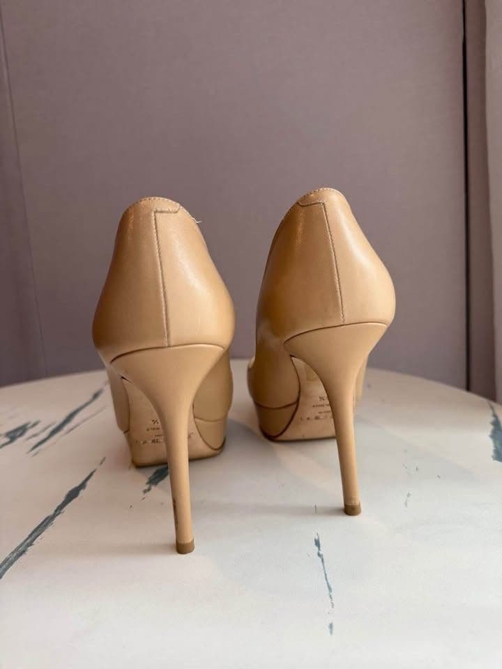 Jimmy Choo Women's Cream and Tan Courts size 36.5