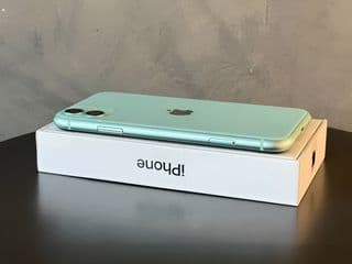 Apple iPhone 11 64GB - image blurred placeholder