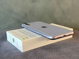 Apple iPhone 11 64GB - image blurred placeholder