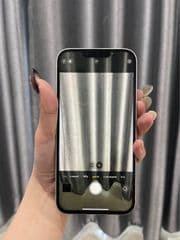 iPhone 14 Plus - image blurred placeholder