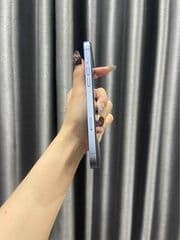 iPhone 14 Plus - image blurred placeholder