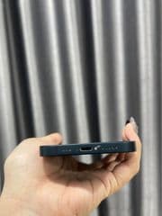 Apple iPhone 14 - image blurred placeholder