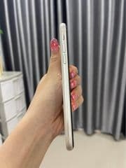 Apple iPhone 11 - image blurred placeholder