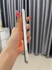 Apple iPhone 11 - image blurred placeholder