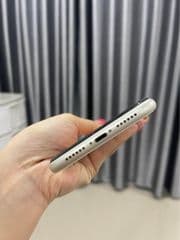 Apple iPhone 11 - image blurred placeholder