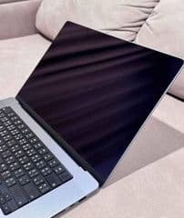 Macbook Pro 16 512GB - image blurred placeholder