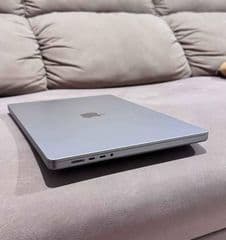 Macbook Pro 16 512GB - image blurred placeholder