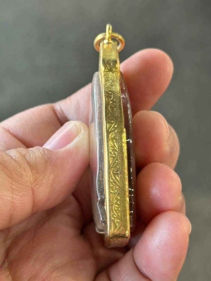 Khun Phan Behind Kumarn Sombat