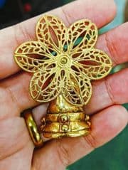 Phra Kring Wang Na Wat Phra Kaew Clear Code Stamped Wet Gold Beautiful Condition - image blurred placeholder