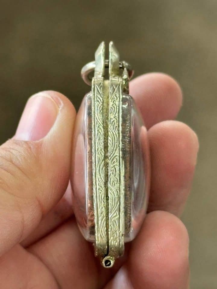 Luang Por Pan Rooster Style