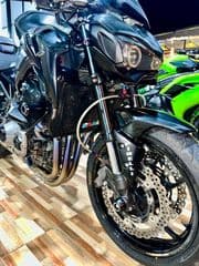 Kawasaki Z900 - image blurred placeholder