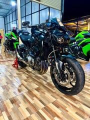 Kawasaki Z900 - image blurred placeholder