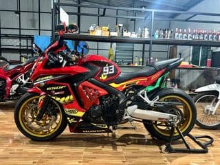 Honda CBR650 - image blurred placeholder