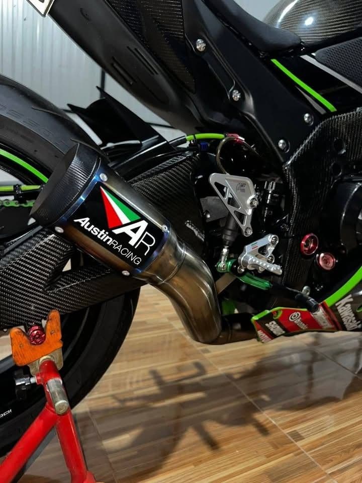 KAWASAKI NINJA ZX10R